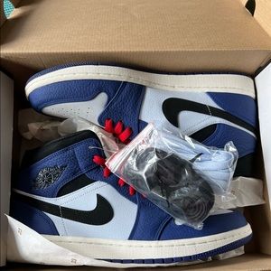 Jordan 1 Mid SE Royal